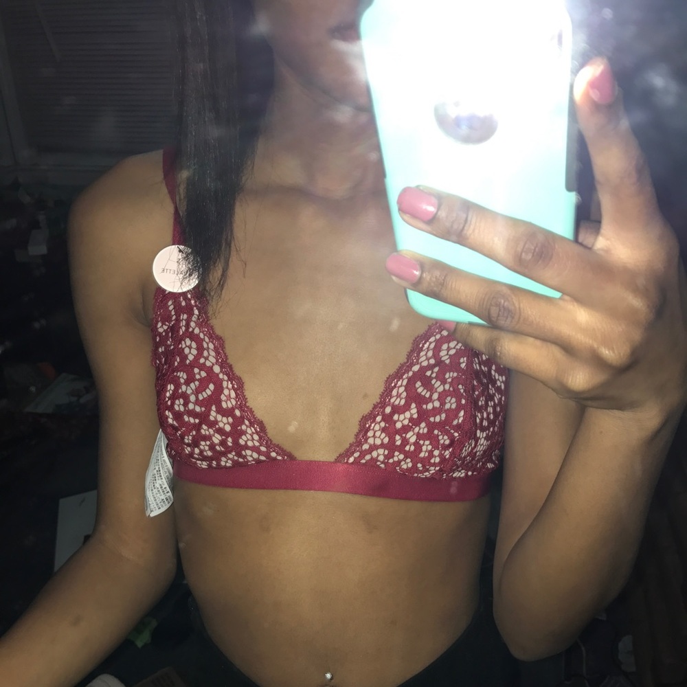 BRAND NEW BURGUNDY LACE BRALETTE ❤️
